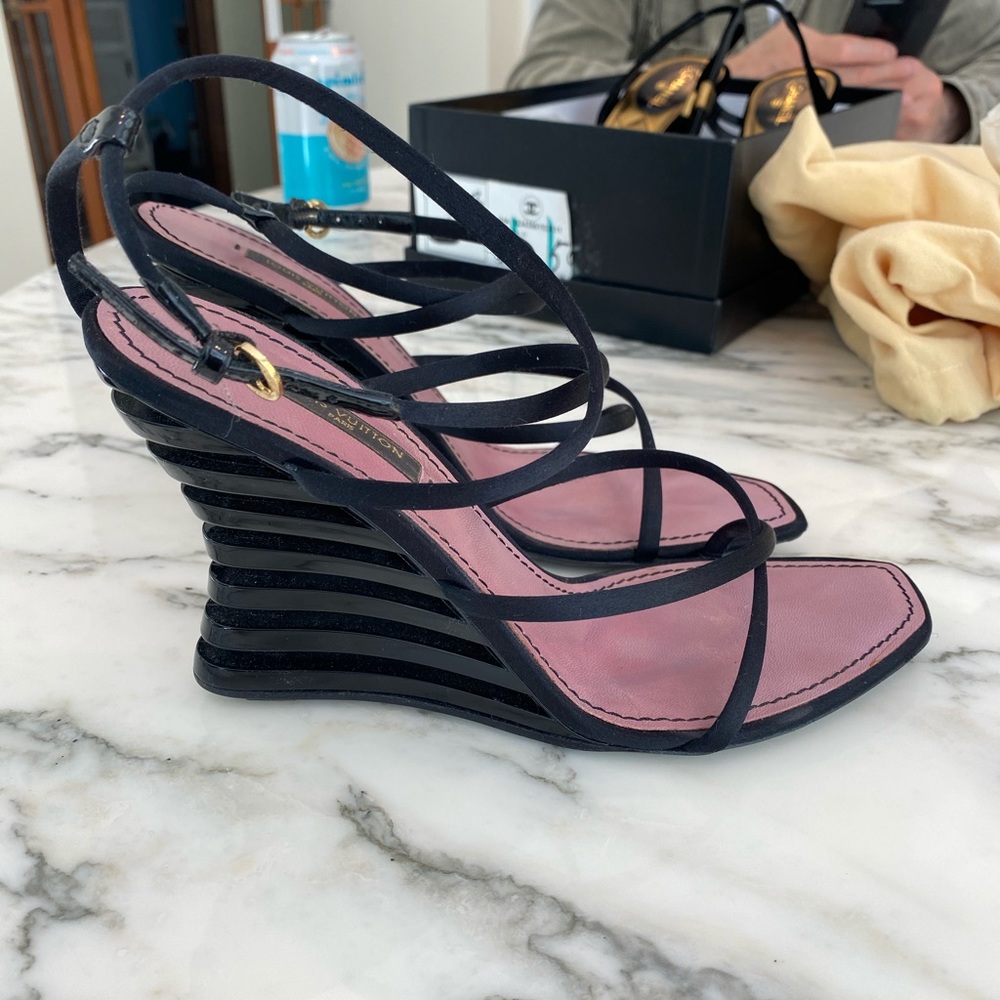 Louis Vuitton (LV) pink and black sandals - Picture 2 of 9